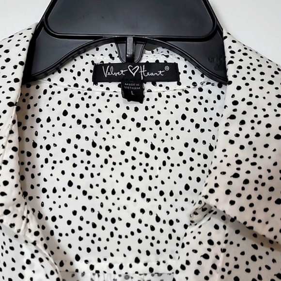 Velvet Heart White w/Black Polka-dots Collar - V-neck - Picture 11 of 16